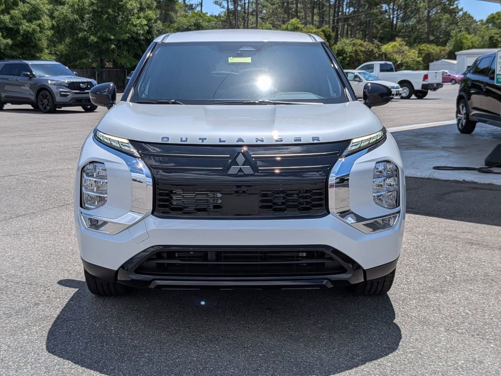 2026 Mitsubishi Outlander LE White Diamond at D&E Mitsubishi