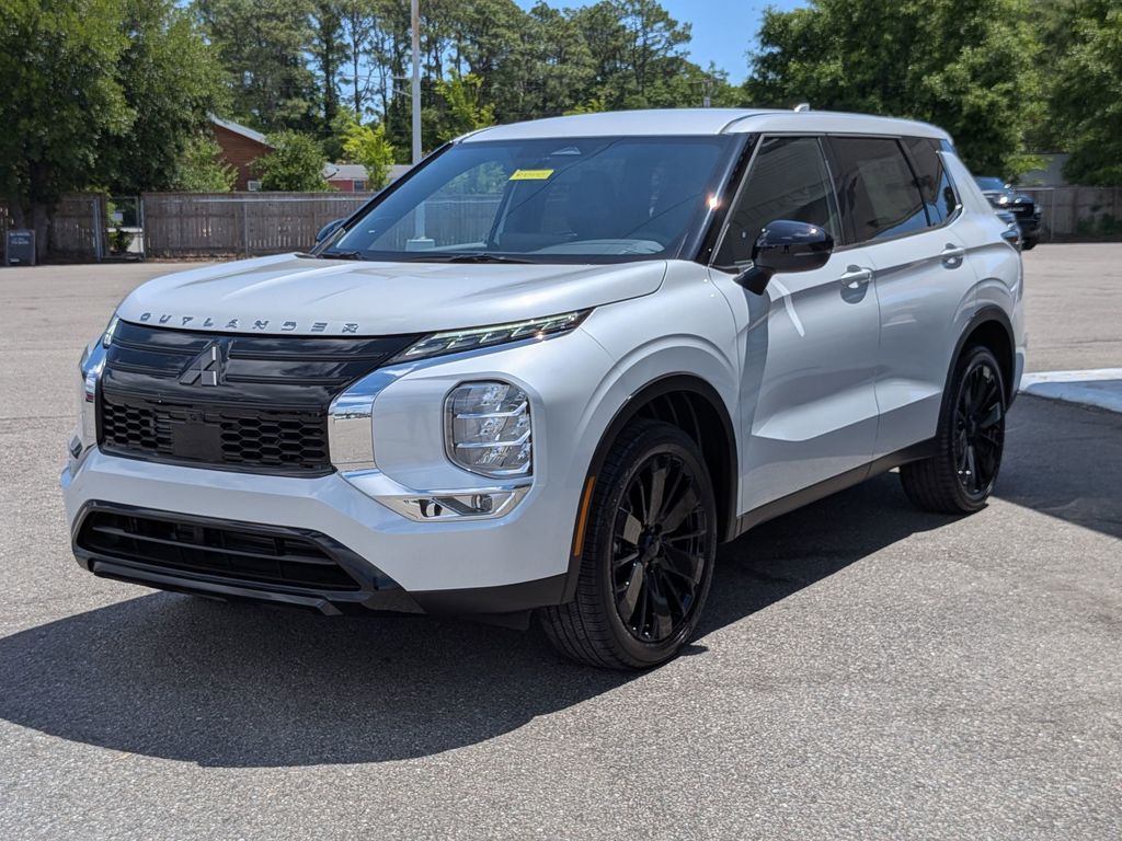 2026 Mitsubishi Outlander LE White Diamond at D&E Mitsubishi