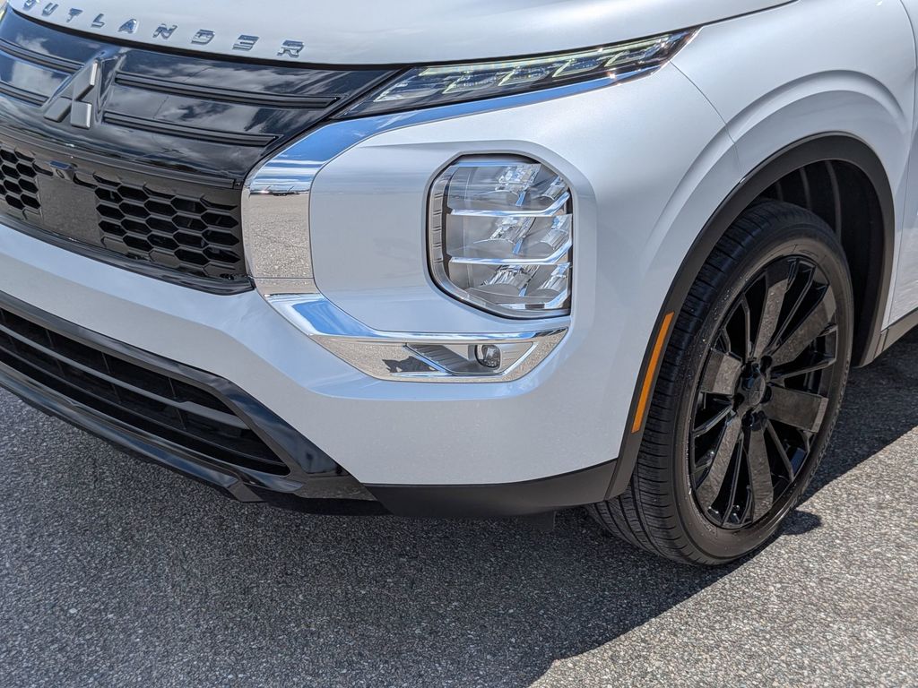 2026 Mitsubishi Outlander LE White Diamond at D&E Mitsubishi