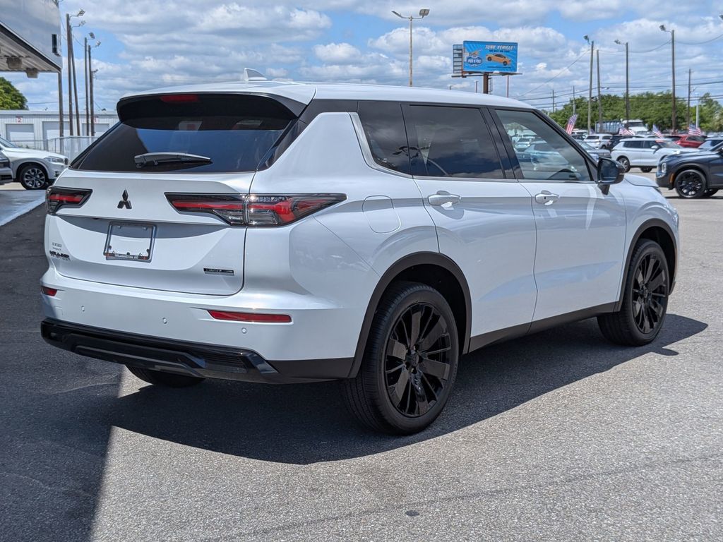 2026 Mitsubishi Outlander LE White Diamond at D&E Mitsubishi