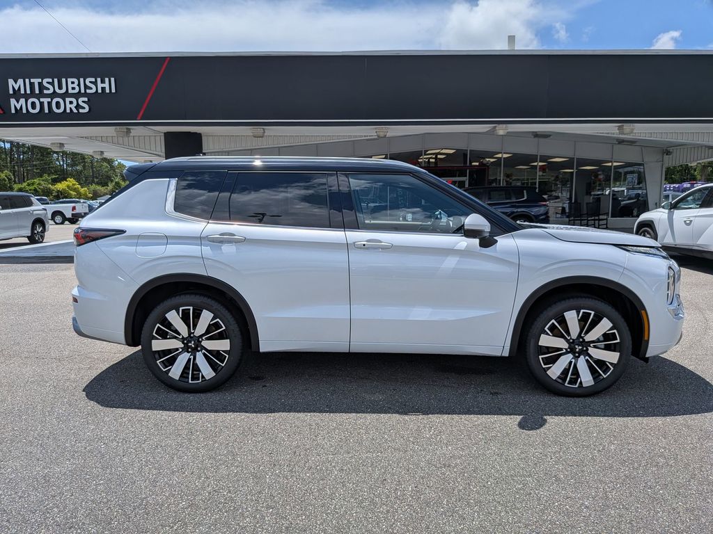 2025 Mitsubishi Outlander SEL White Diamond at D&E Mitsubishi