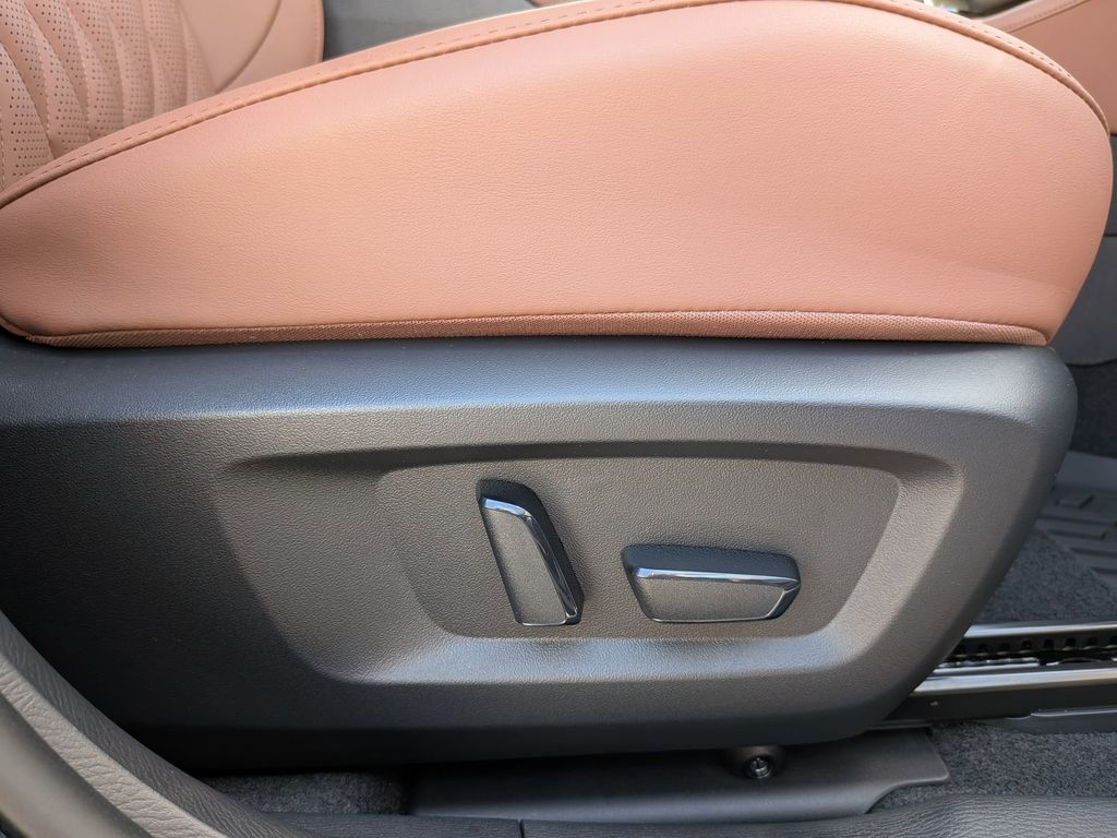 2025 Mitsubishi Outlander SEL White Diamond at D&E Mitsubishi