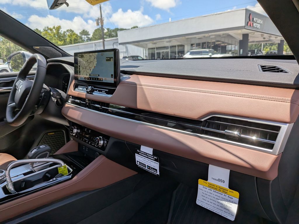 2025 Mitsubishi Outlander SEL White Diamond at D&E Mitsubishi