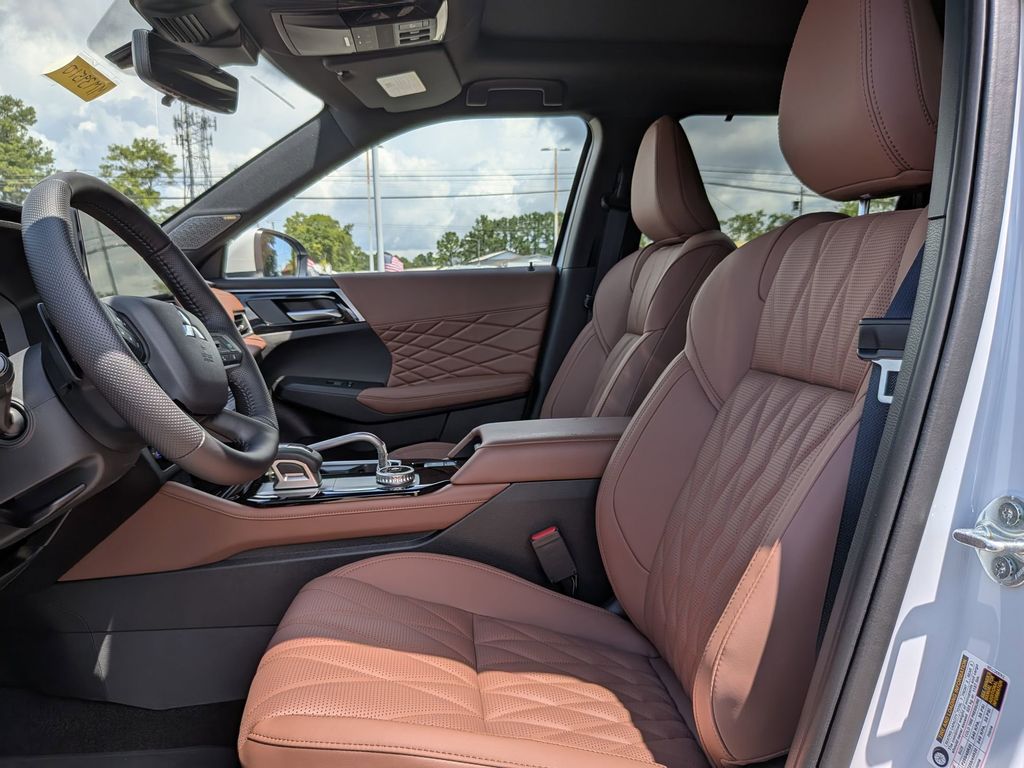 2025 Mitsubishi Outlander SEL White Diamond at D&E Mitsubishi