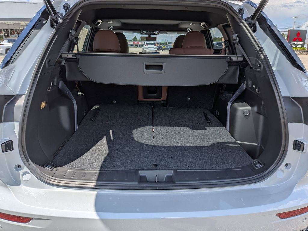 2025 Mitsubishi Outlander SEL White Diamond at D&E Mitsubishi
