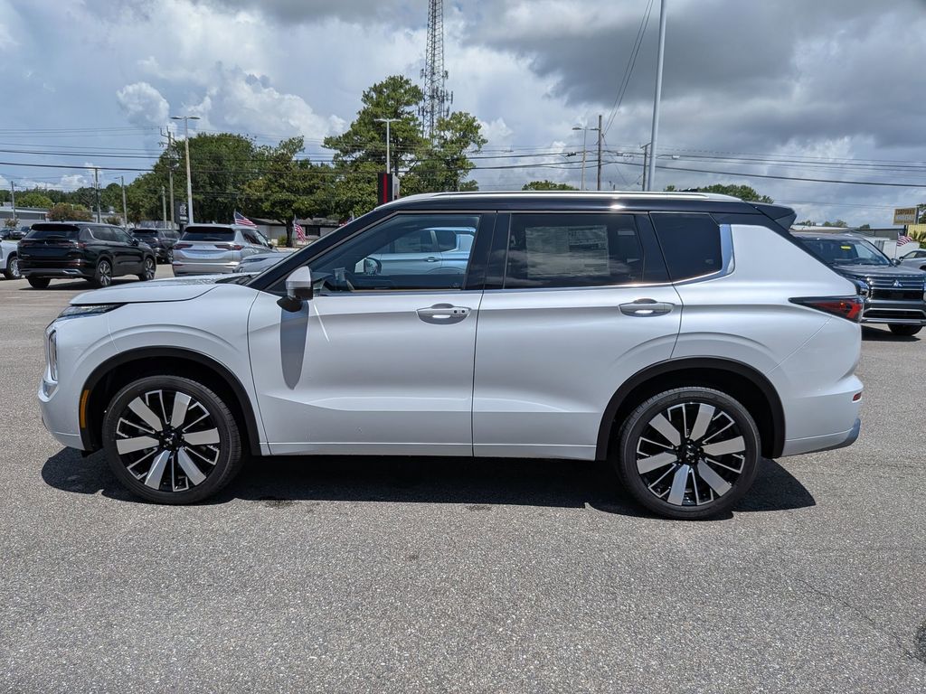 2025 Mitsubishi Outlander SEL White Diamond at D&E Mitsubishi