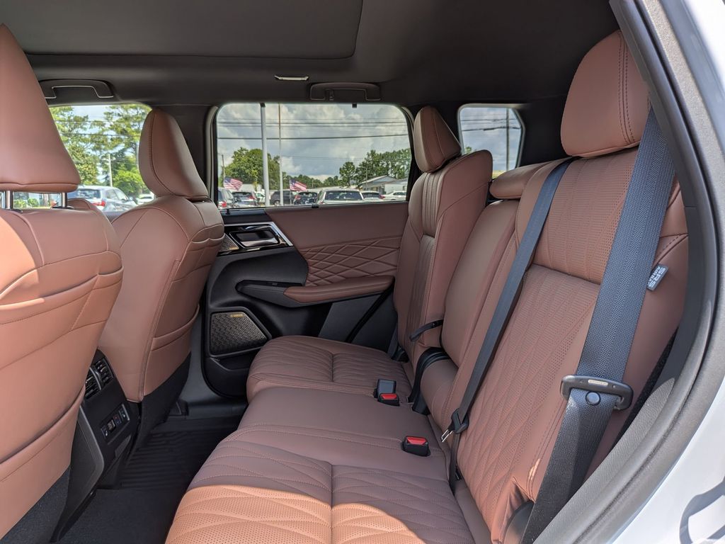 2025 Mitsubishi Outlander SEL White Diamond at D&E Mitsubishi