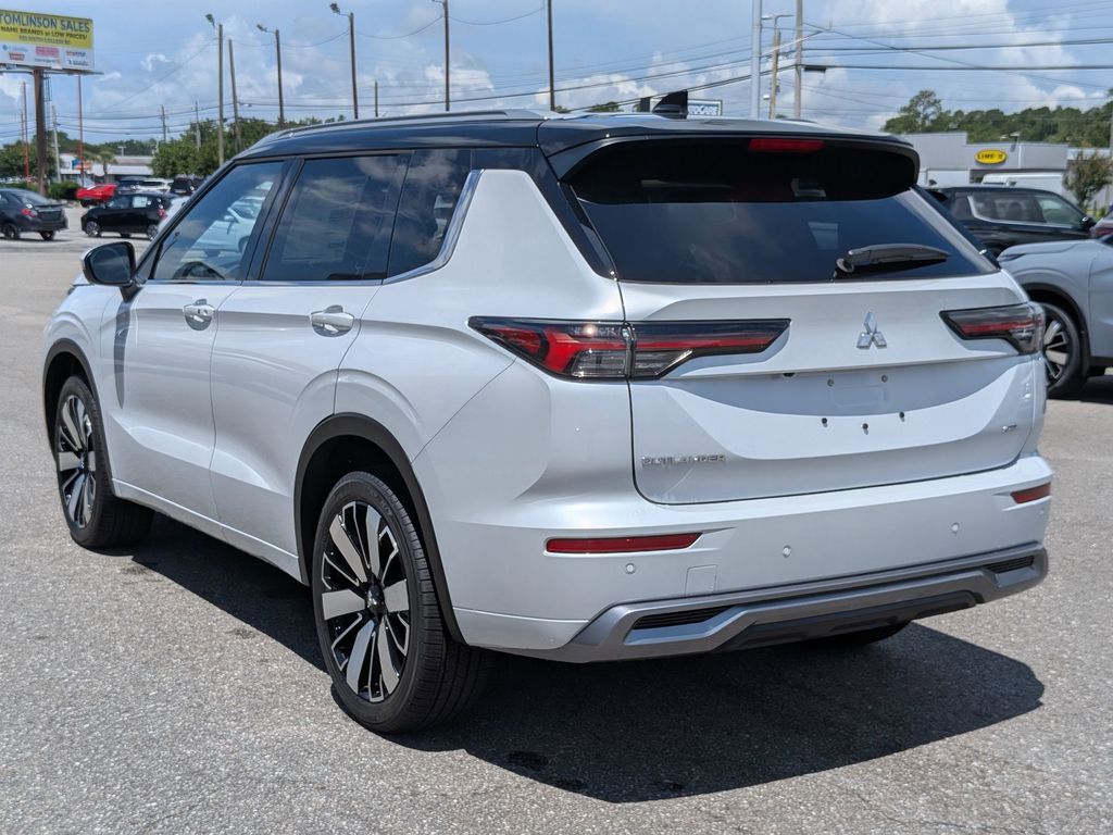 2025 Mitsubishi Outlander SEL White Diamond at D&E Mitsubishi