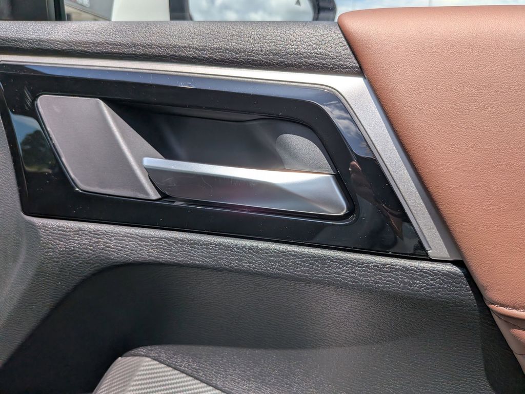 2025 Mitsubishi Outlander SEL White Diamond at D&E Mitsubishi