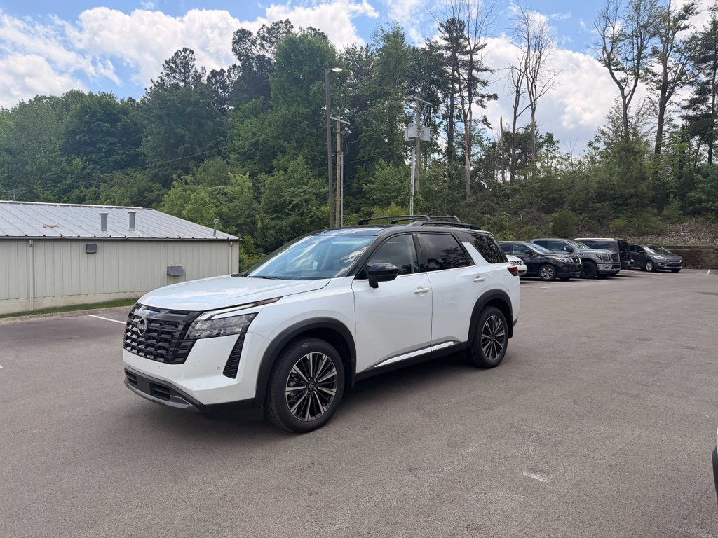2026 Nissan Pathfinder Platinum in Everest White Pearl Tricoat/Super Black