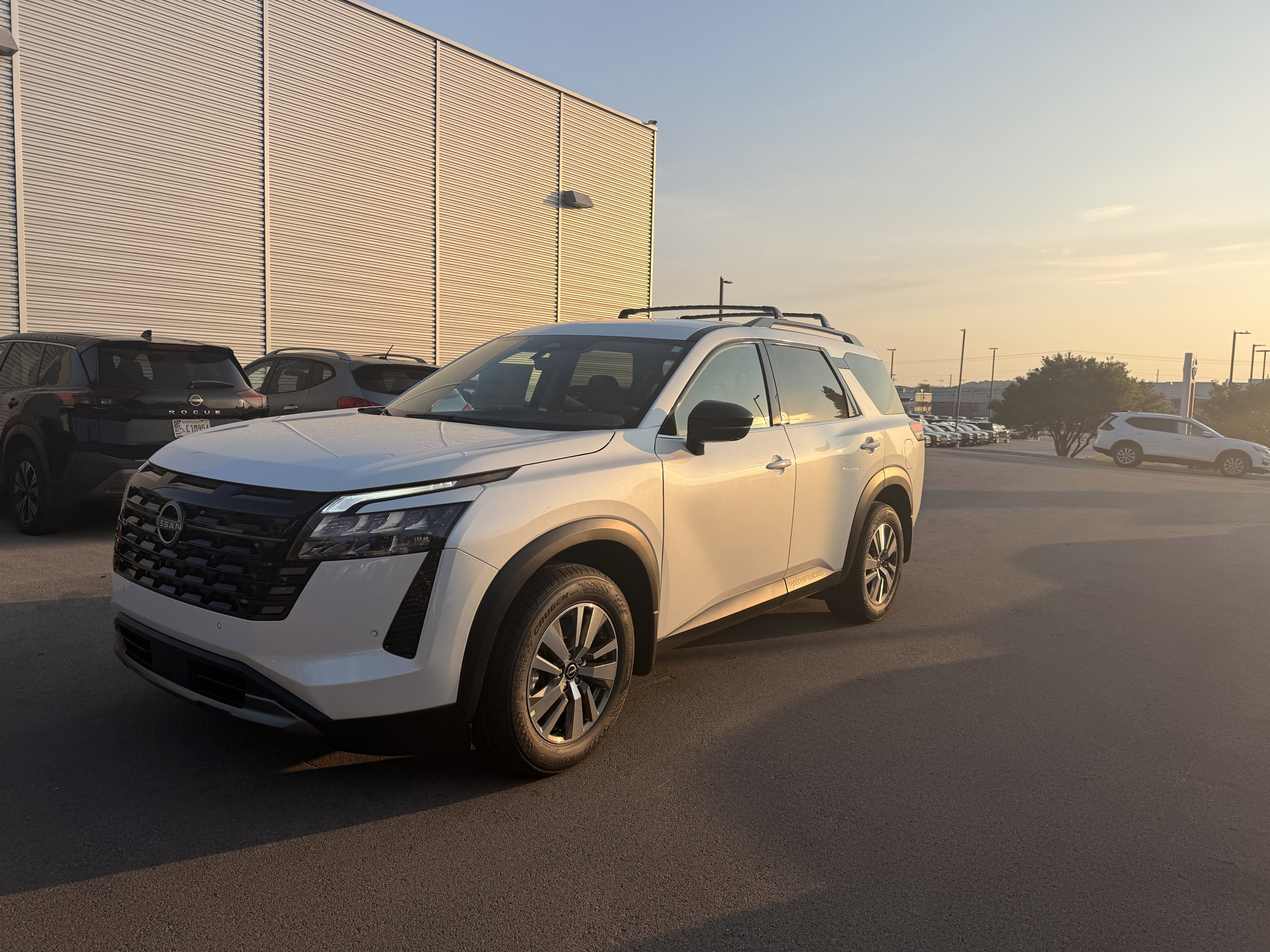 2026 Nissan Pathfinder SL in Everest White Pearl Tricoat