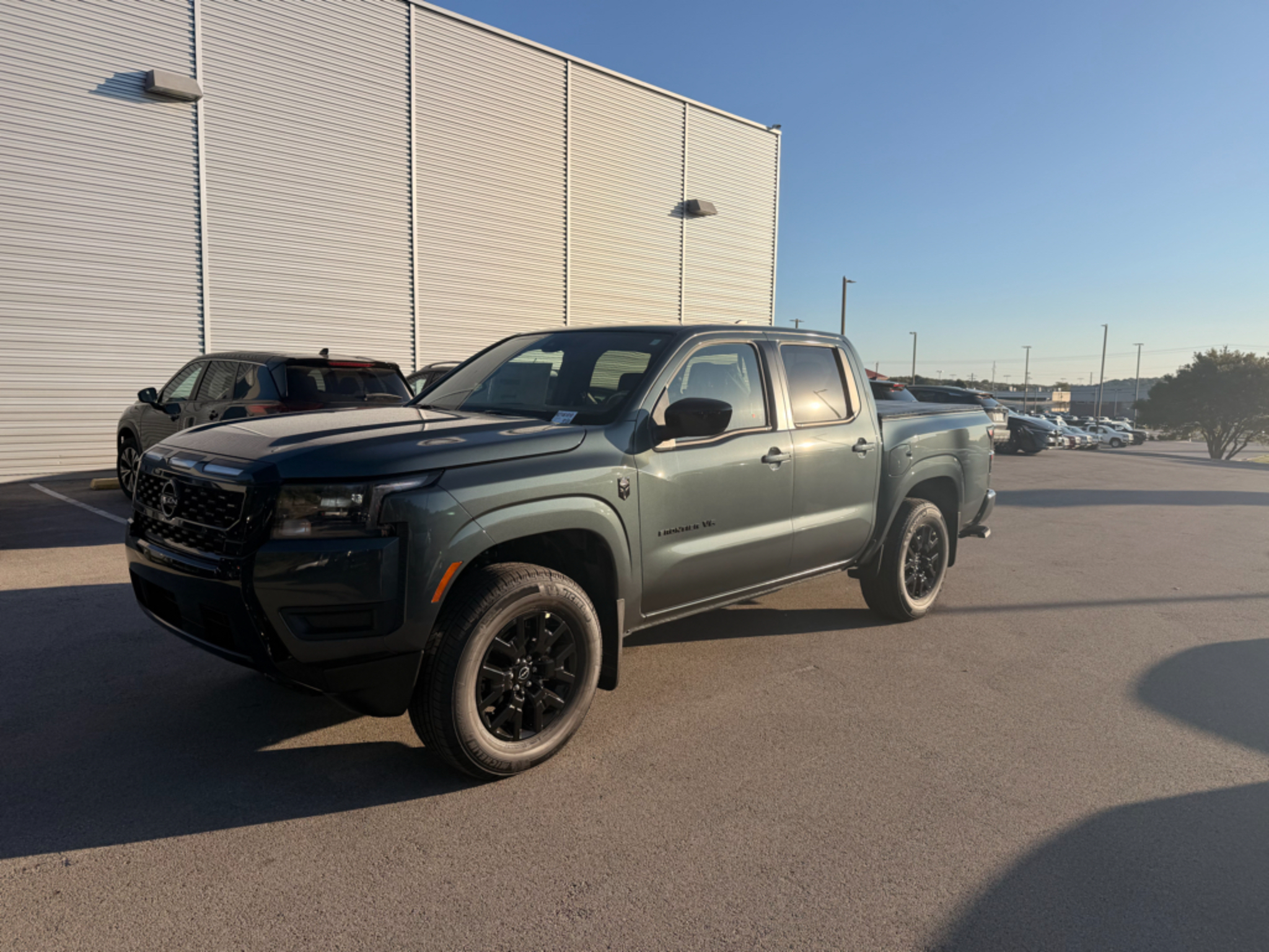 2027 Nissan Frontier PRO-4X in Alpine Metallic