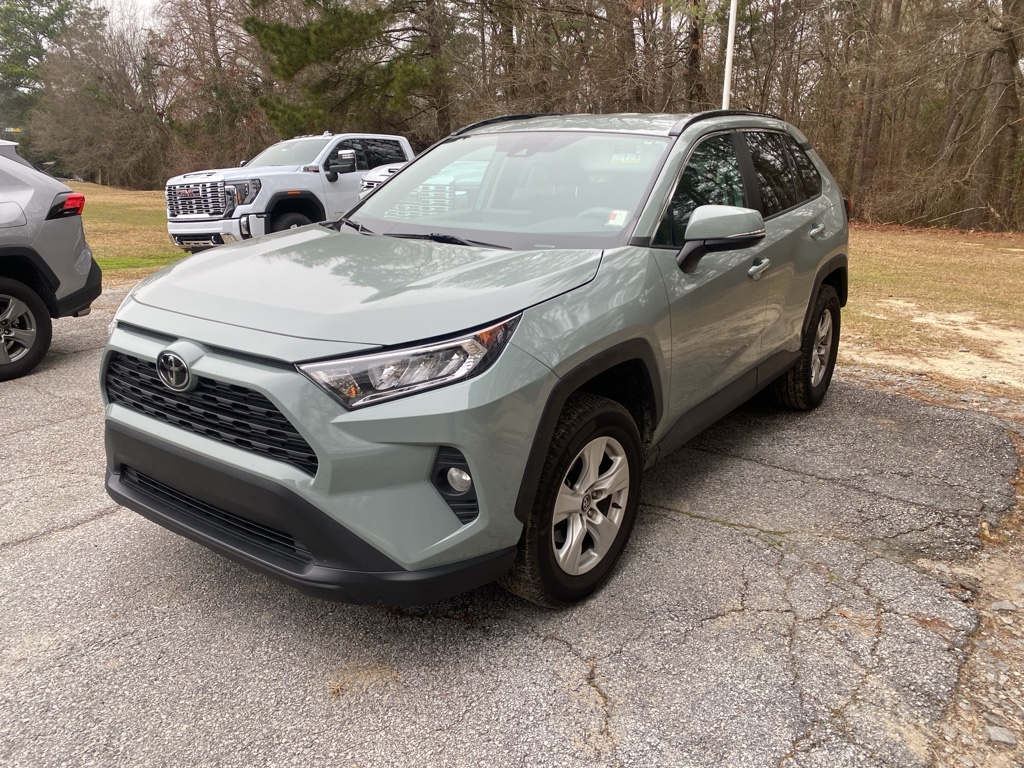 2021 Toyota RAV4 XLE's photo