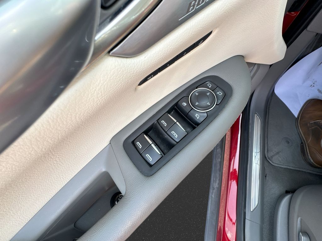 Used 2025 Cadillac XT5 SUV
