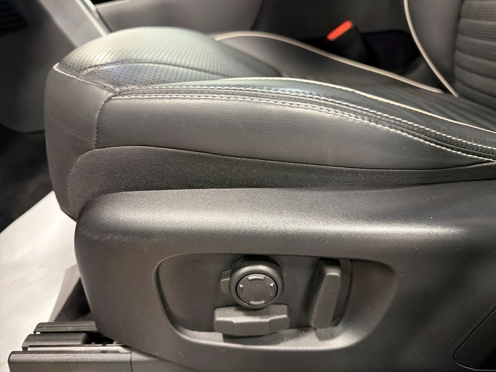 Used 2023 Land rover Discovery SUV