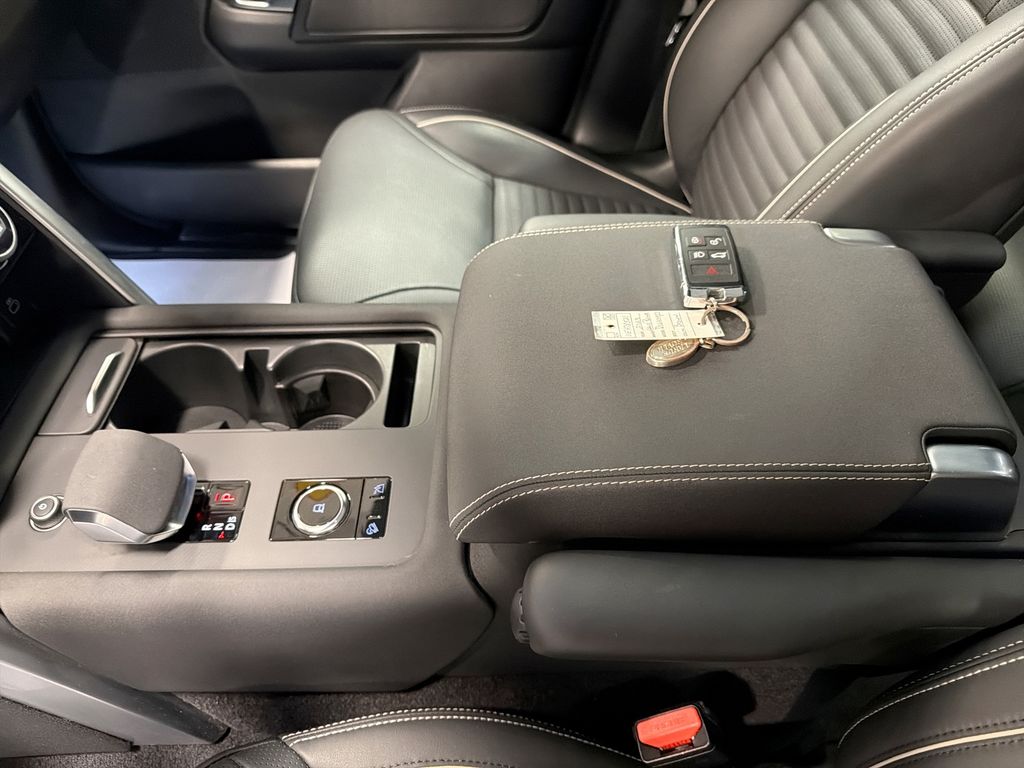 Used 2023 Land rover Discovery SUV