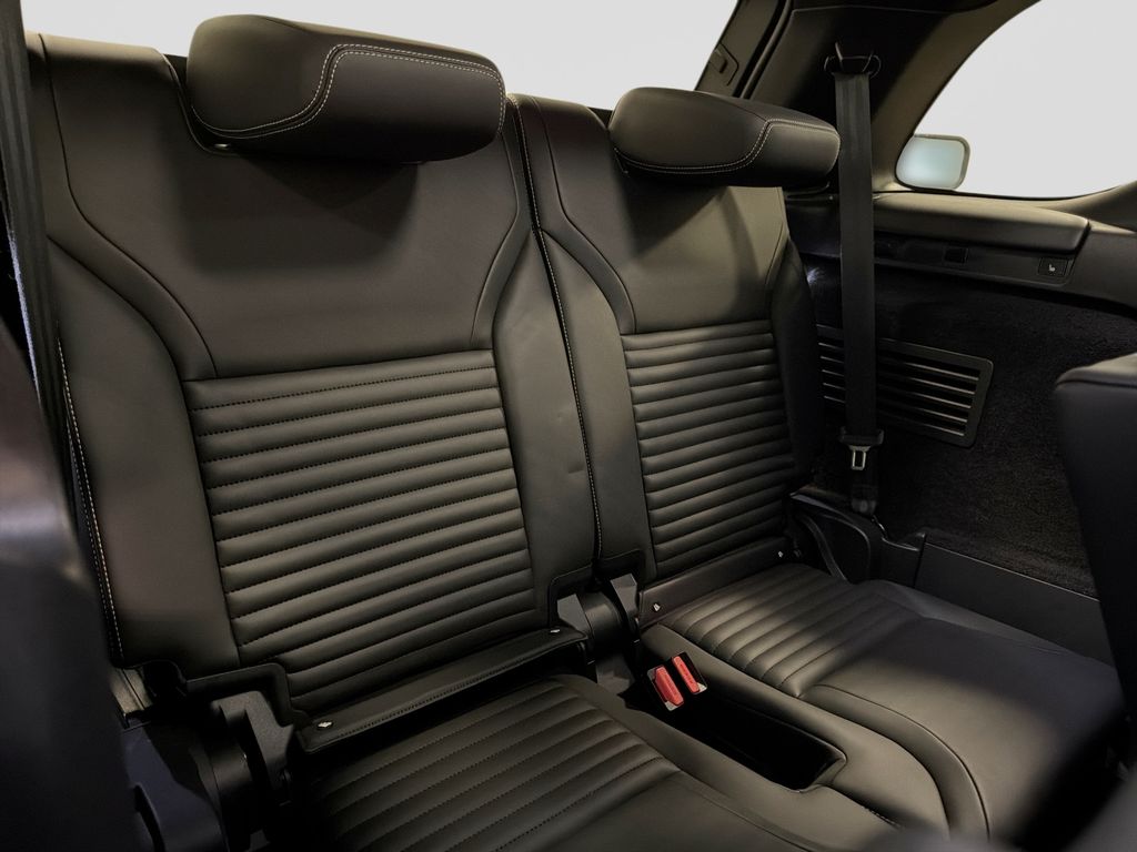 Used 2023 Land rover Discovery SUV
