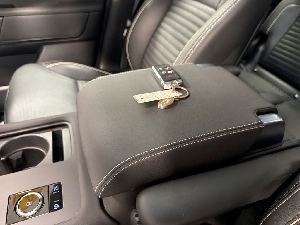 Used 2023 Land rover Discovery SUV