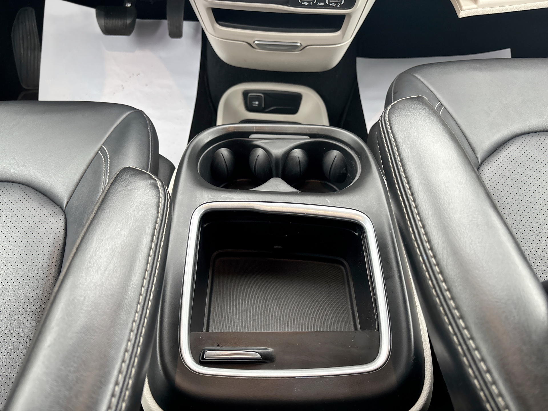 Used 2024 Chrysler Pacifica Van