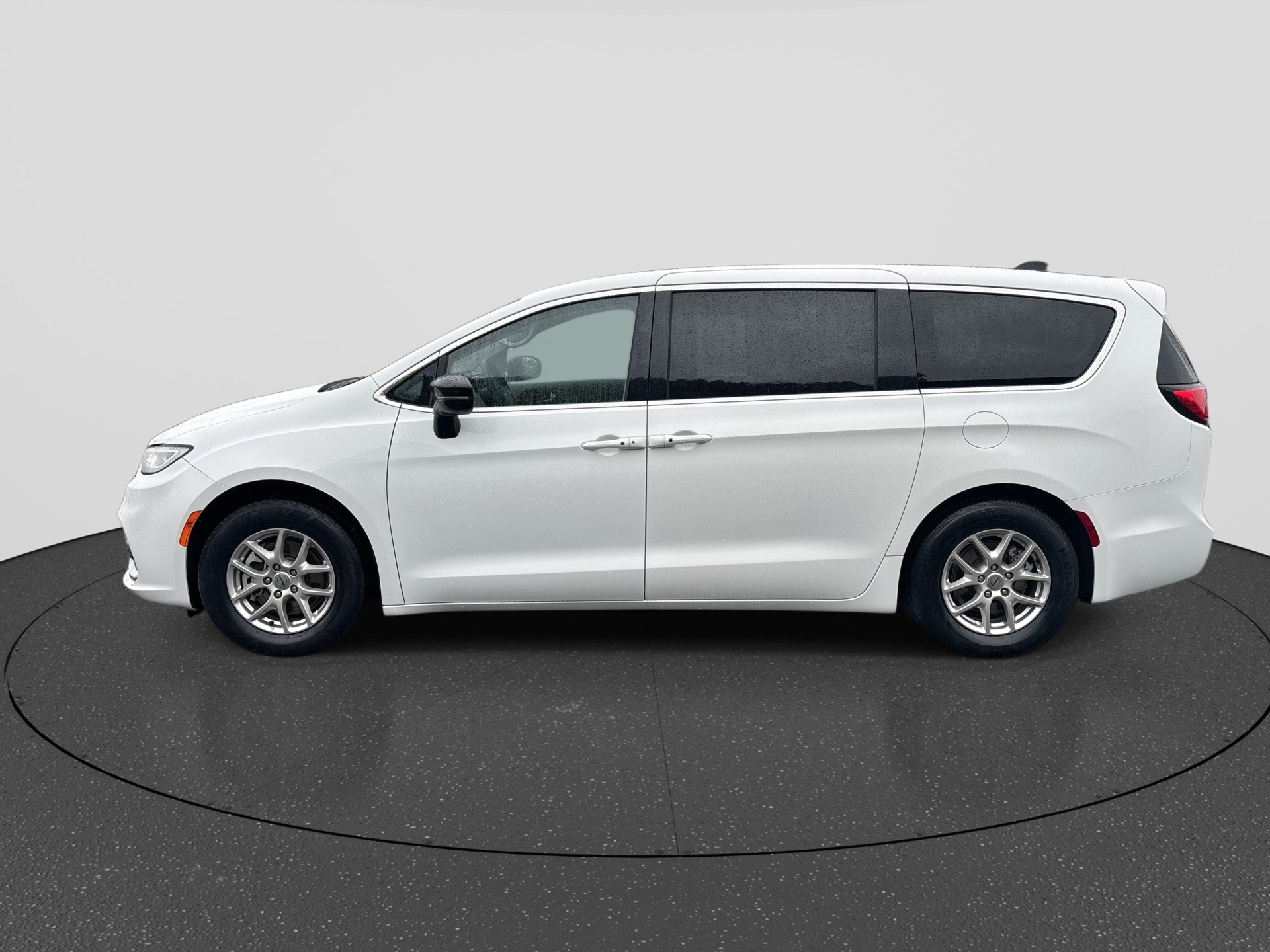 Used 2024 Chrysler Pacifica Van