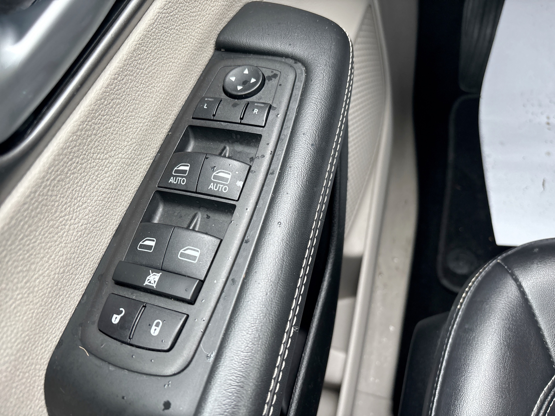 Used 2024 Chrysler Pacifica Van