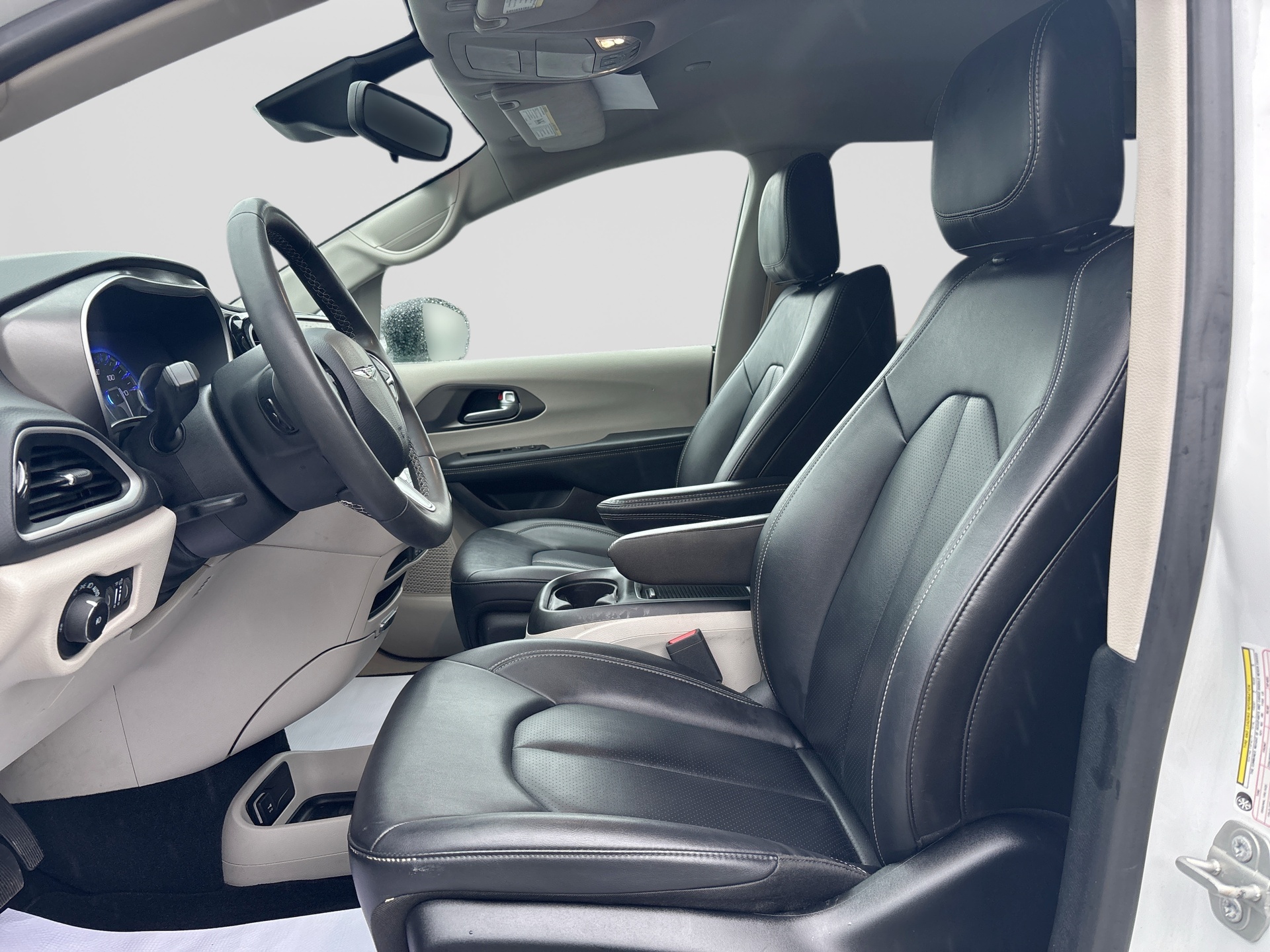 Used 2024 Chrysler Pacifica Van