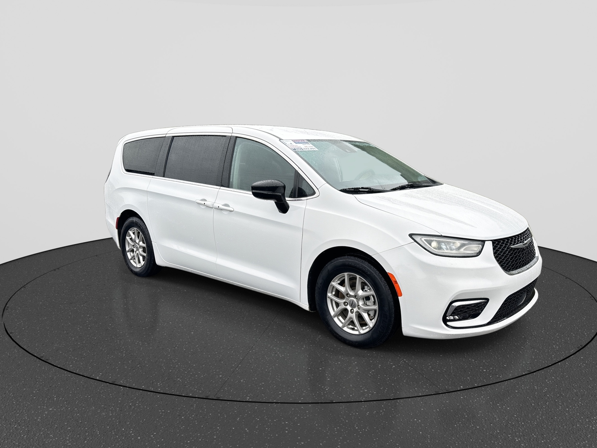 Used 2024 Chrysler Pacifica Van