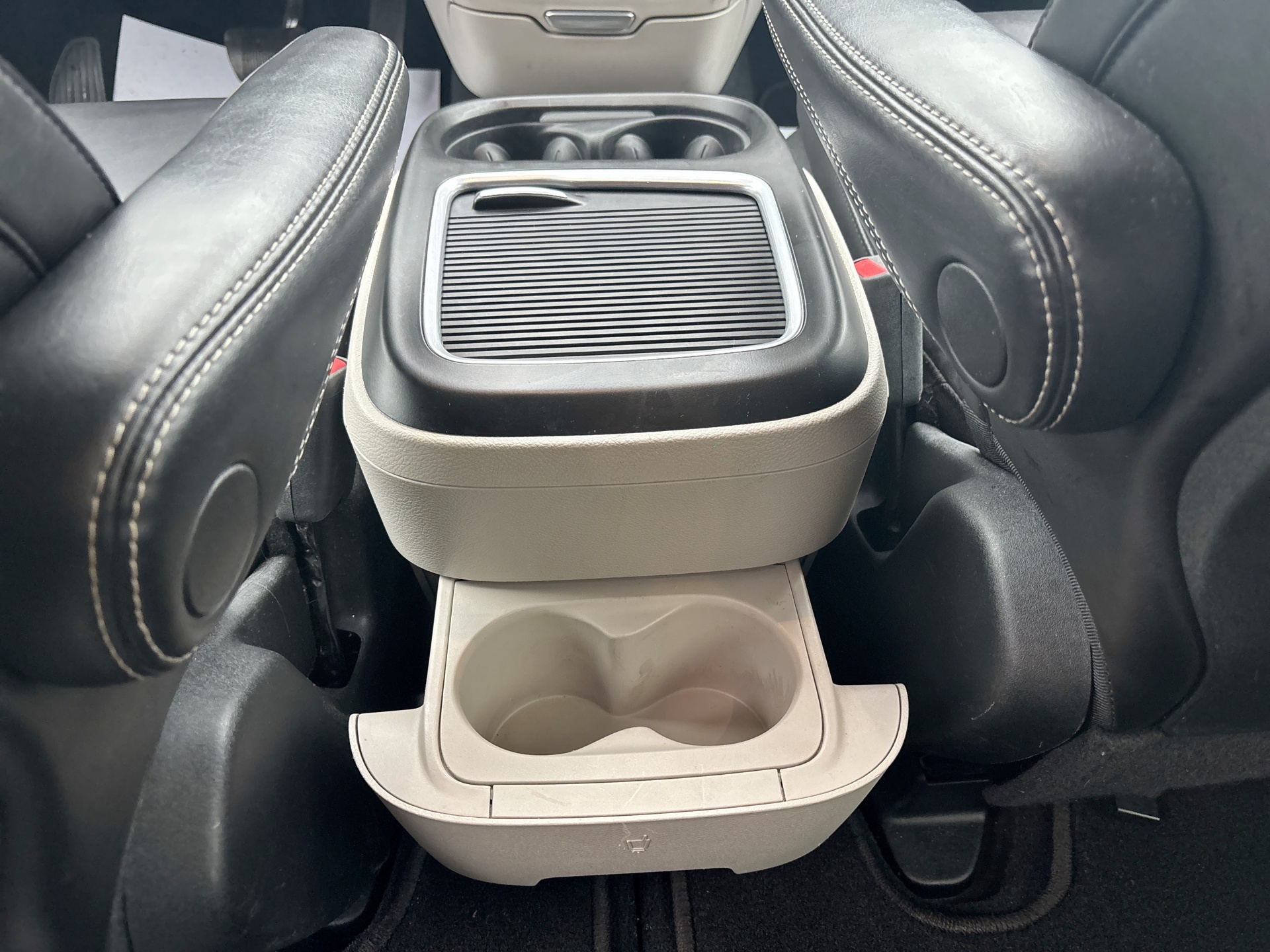 Used 2024 Chrysler Pacifica Van