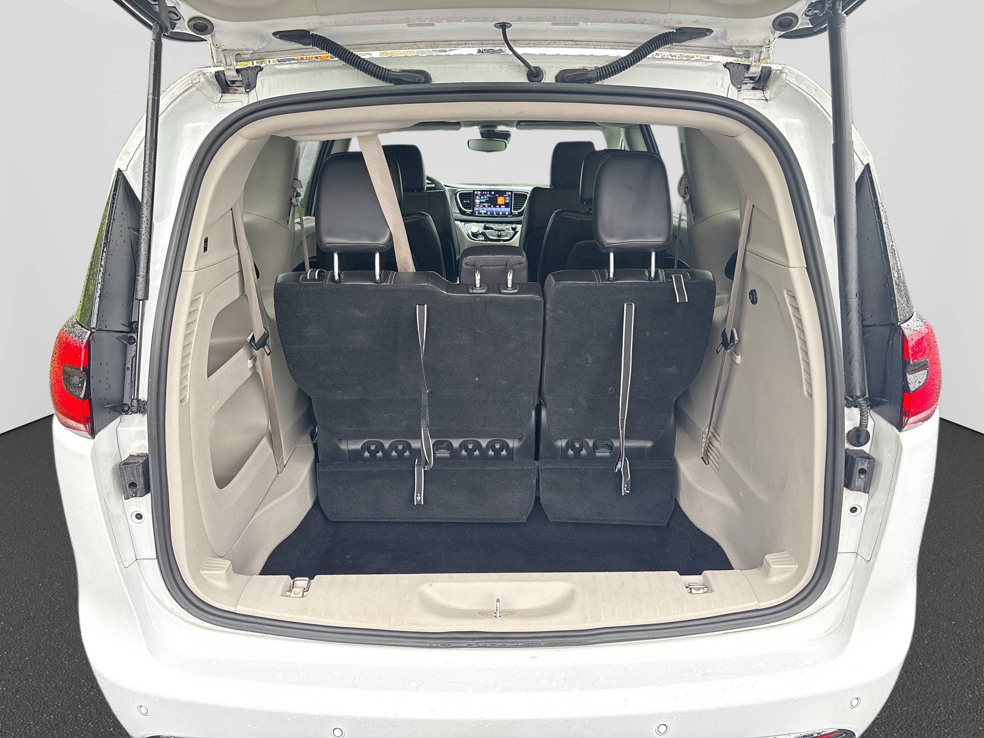 Used 2024 Chrysler Pacifica Van