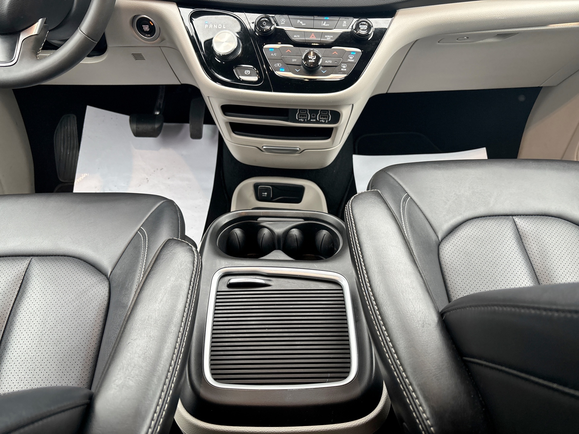 Used 2024 Chrysler Pacifica Van