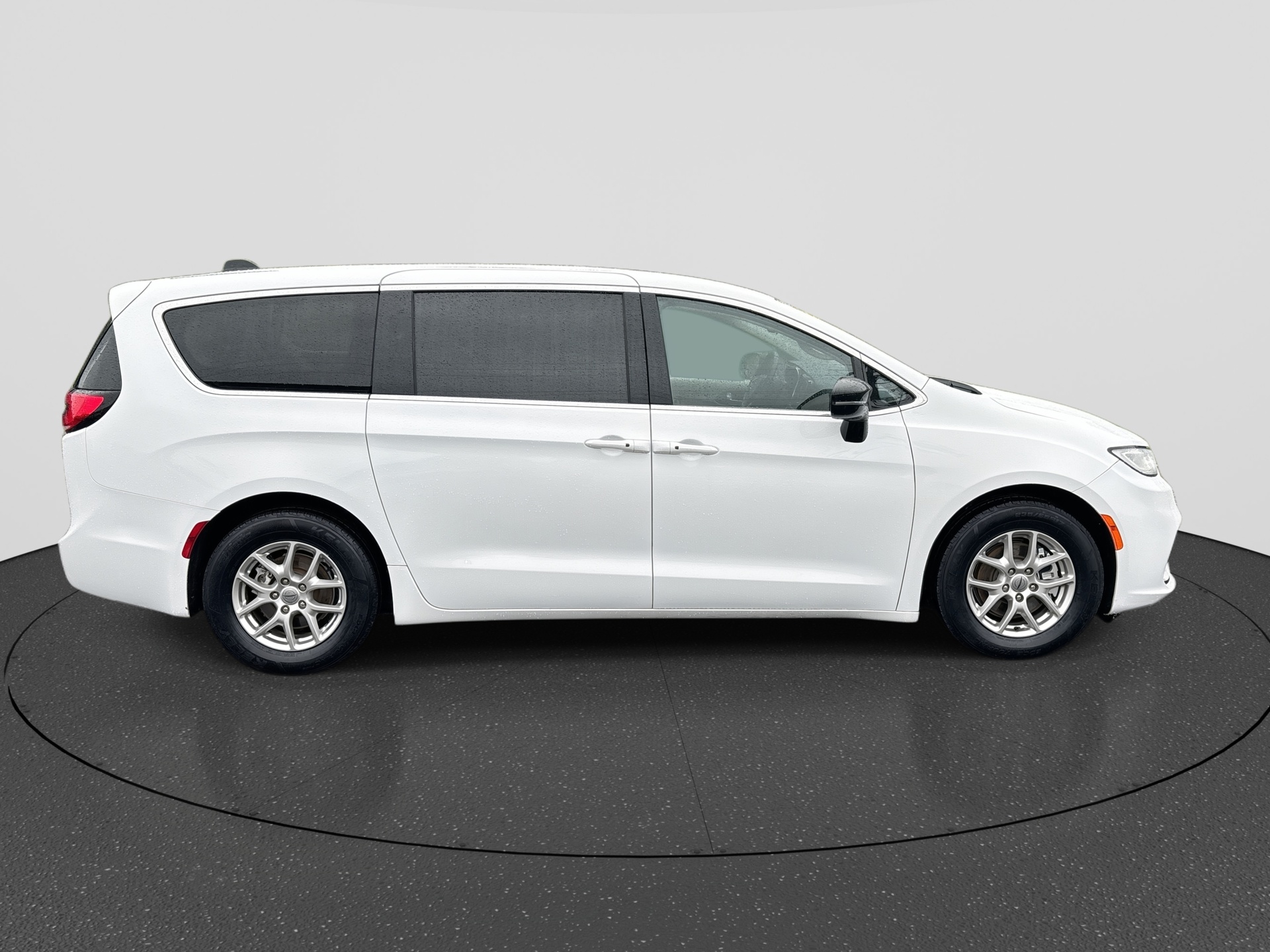 Used 2024 Chrysler Pacifica Van