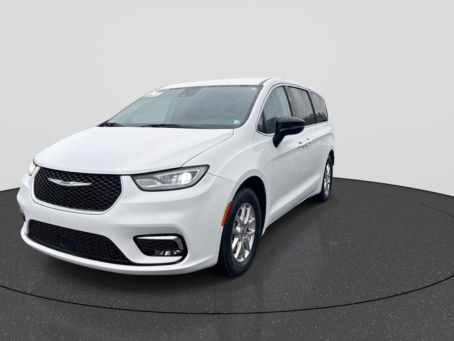 Used 2024 Chrysler Pacifica Van