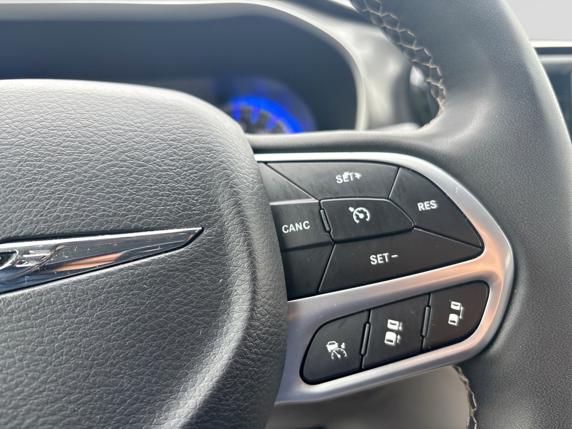 Used 2024 Chrysler Pacifica Van
