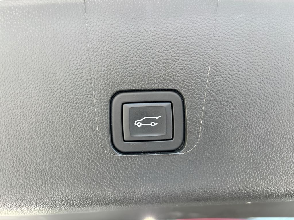 Used 2023 Chevrolet Traverse SUV