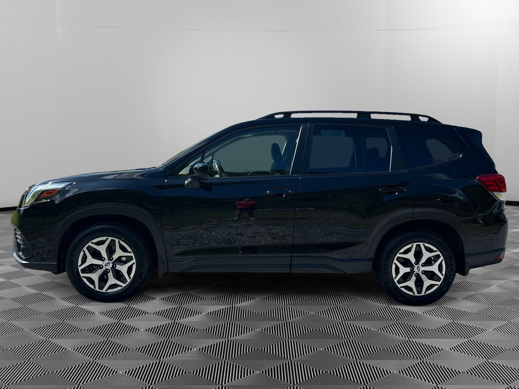 2022 Subaru Forester Premium photo 4
