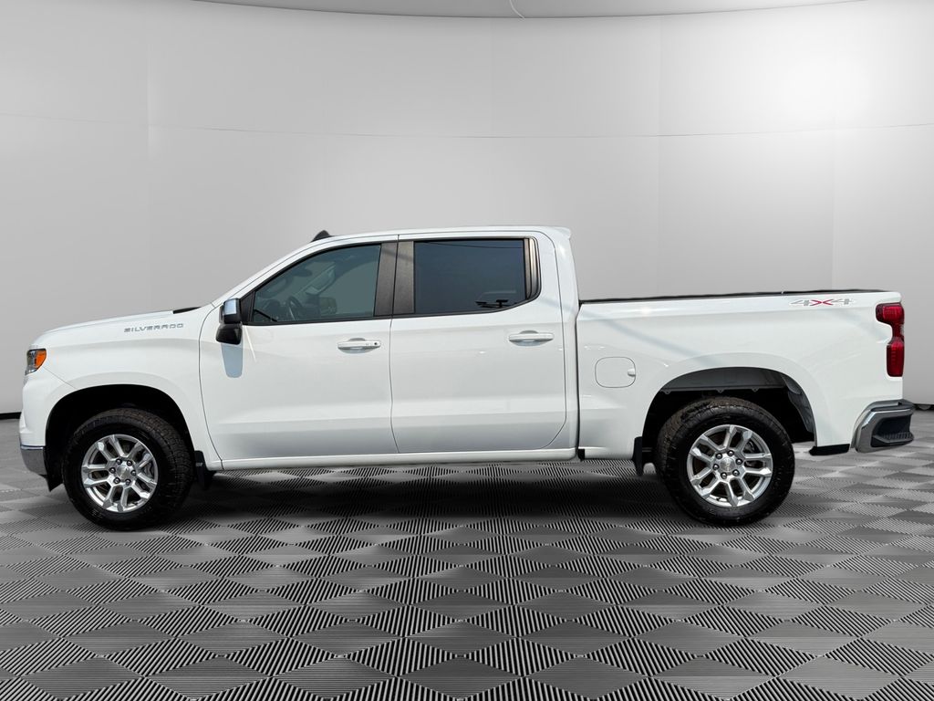 2022 Chevrolet Silverado 1500 LT photo 4