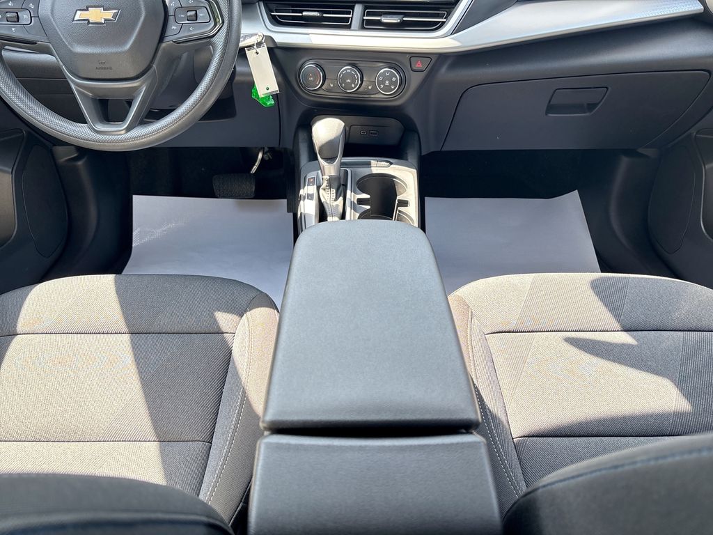 Used 2024 Chevrolet Trax SUV
