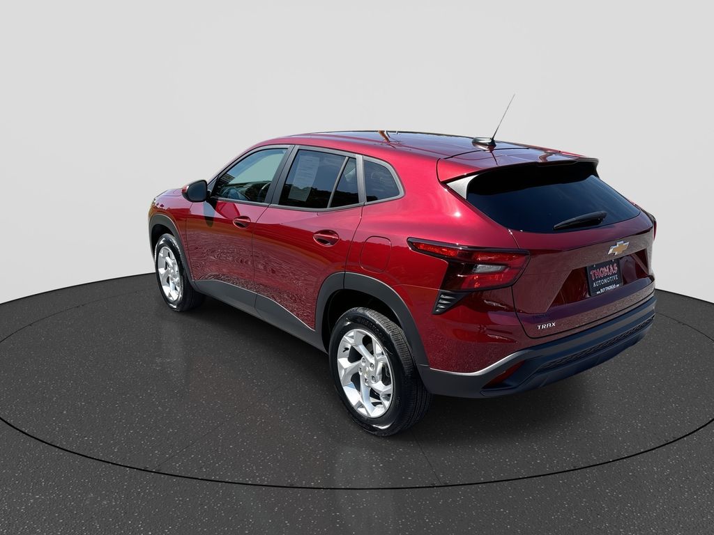 Used 2024 Chevrolet Trax SUV