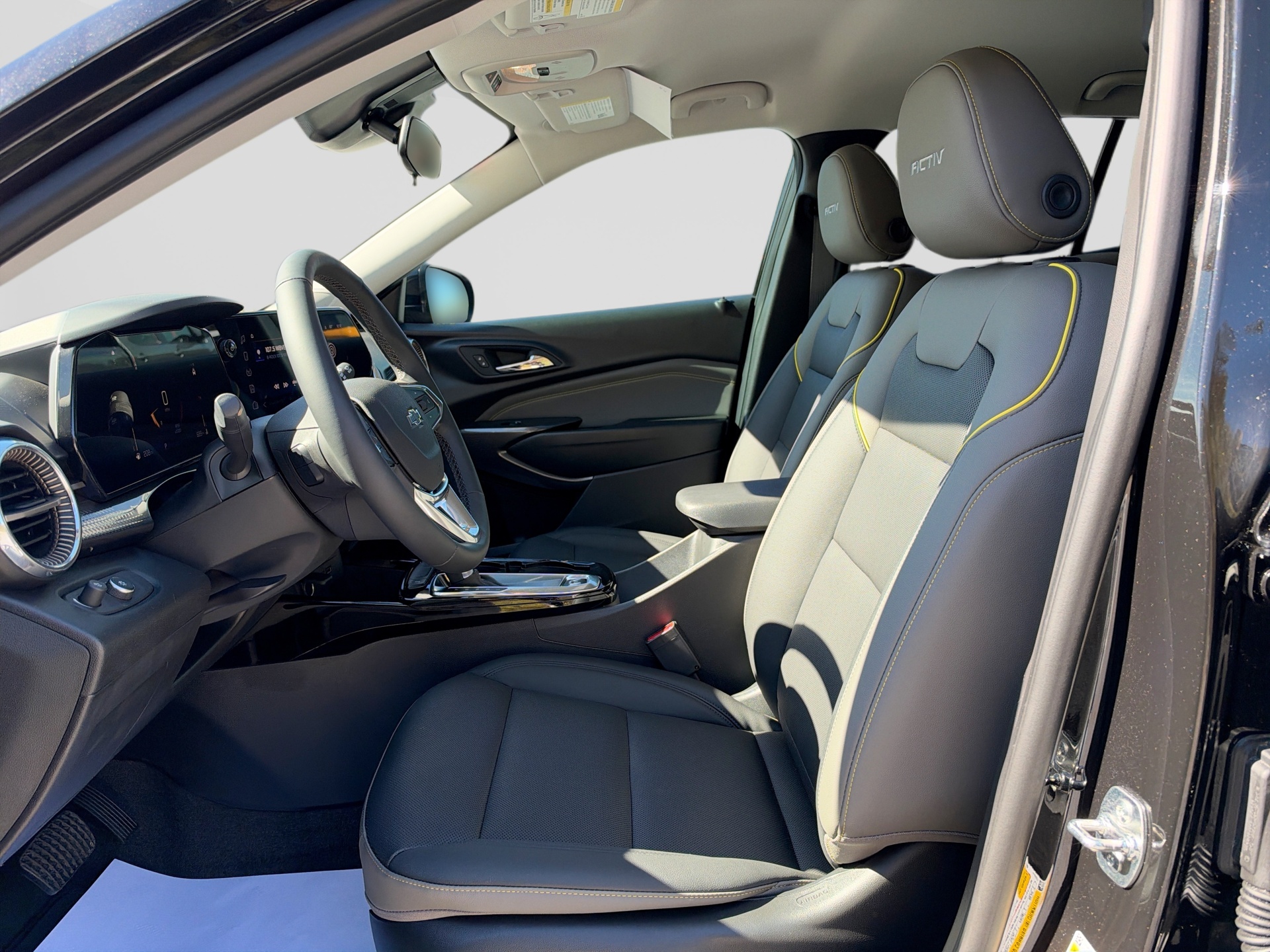 Used 2025 Chevrolet Trax SUV