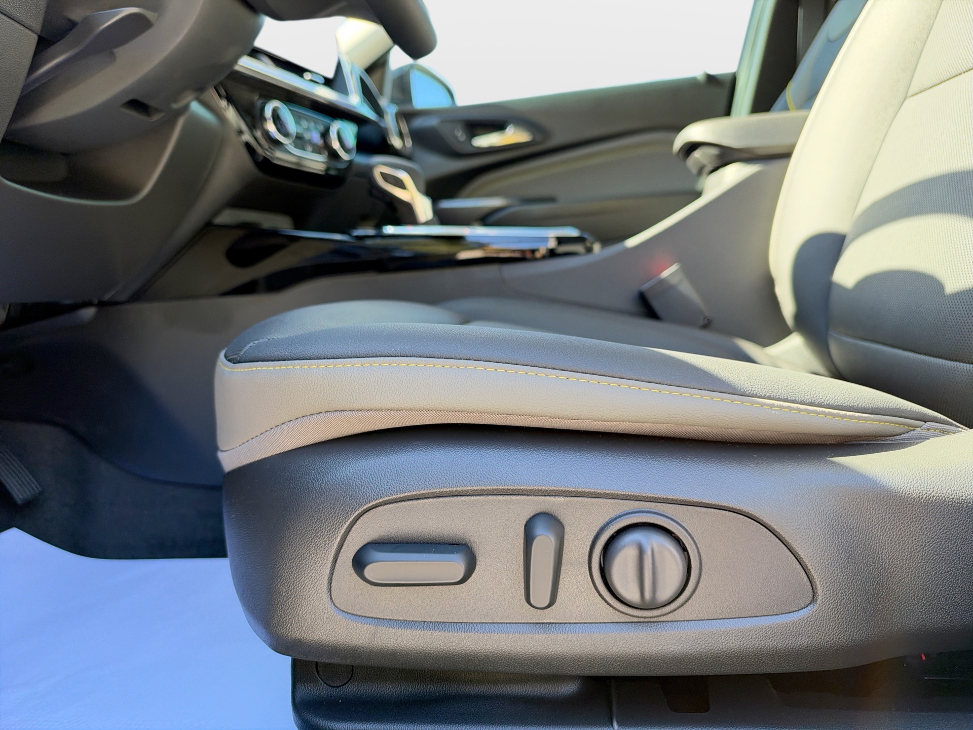 Used 2025 Chevrolet Trax SUV