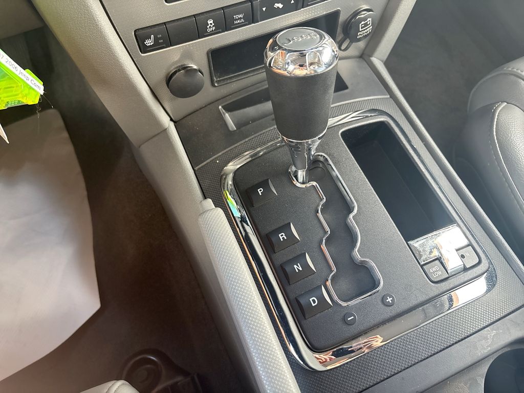 Used 2006 Jeep Commander SUV