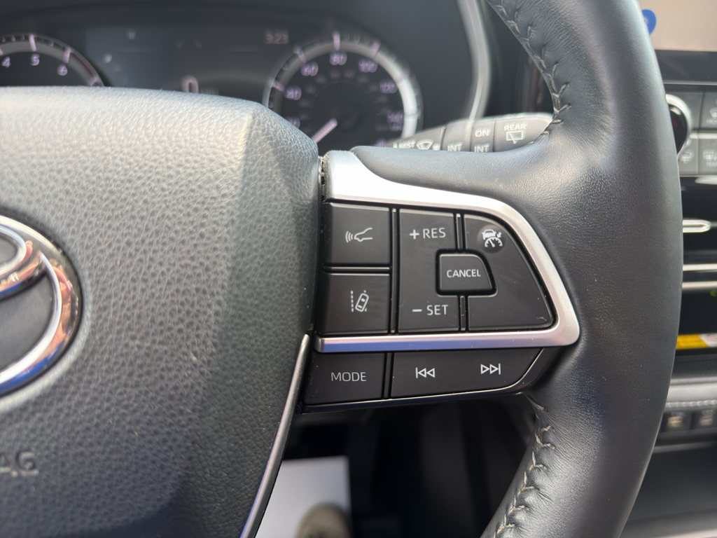 Used 2023 Toyota Highlander SUV