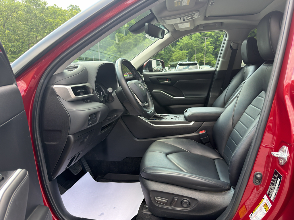 Used 2023 Toyota Highlander SUV