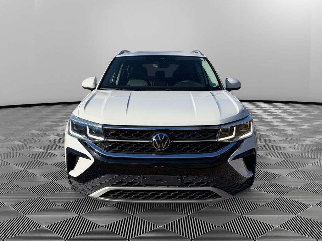 2023 Volkswagen Taos SEL photo 2