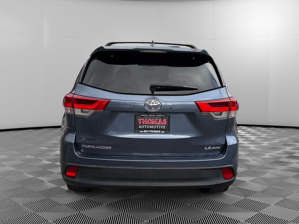 2018 Toyota Highlander LE Plus photo 3