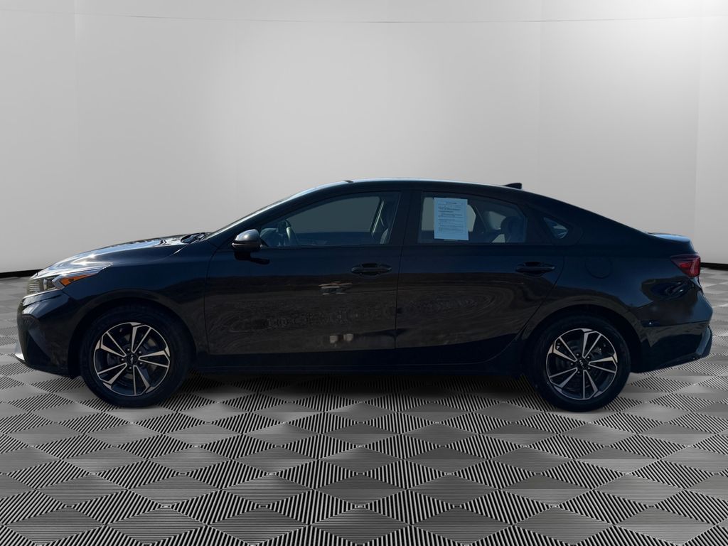 2022 Kia Forte LXS photo 4