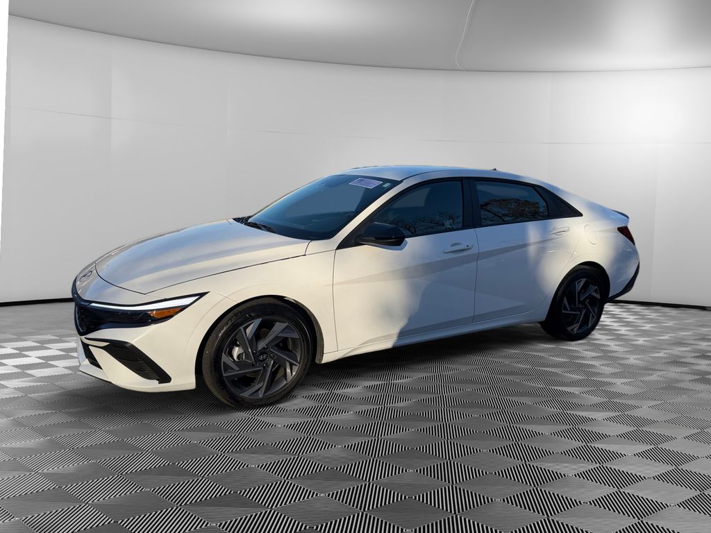 2025 Hyundai Elantra SEL Sport photo 3