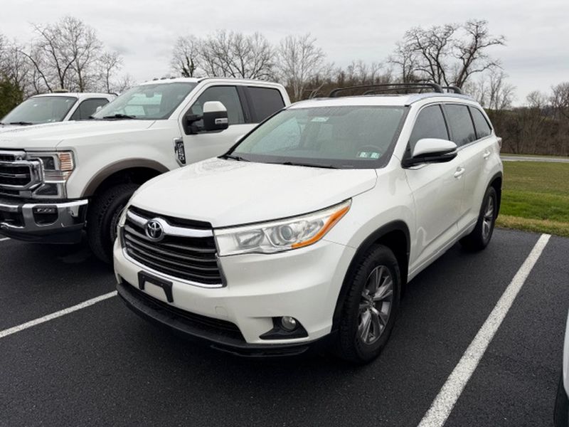 Used 2014 Blizzard Pearl Toyota XLE image 2