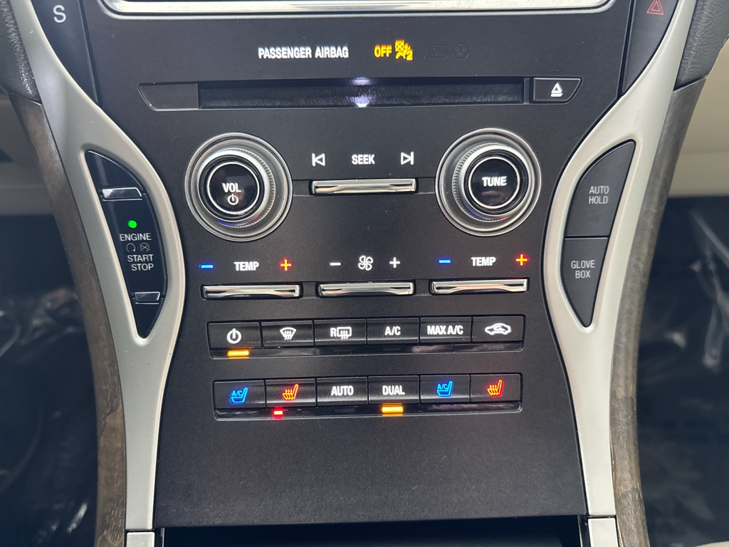 Used 2018 Ivory Pearl Metallic Tri-Coat Lincoln Reserve image 21