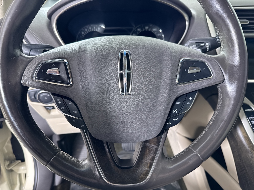 Used 2018 Ivory Pearl Metallic Tri-Coat Lincoln Reserve image 20